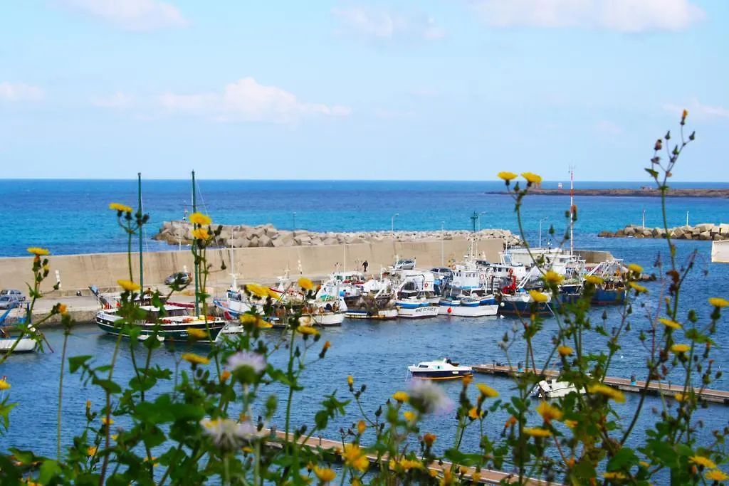 Cala Rossa Vacanze Daire Terrasini 0*,  İtalya